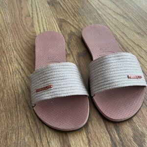 Havaianas women slides. Rose gold color. Size USA 7/8